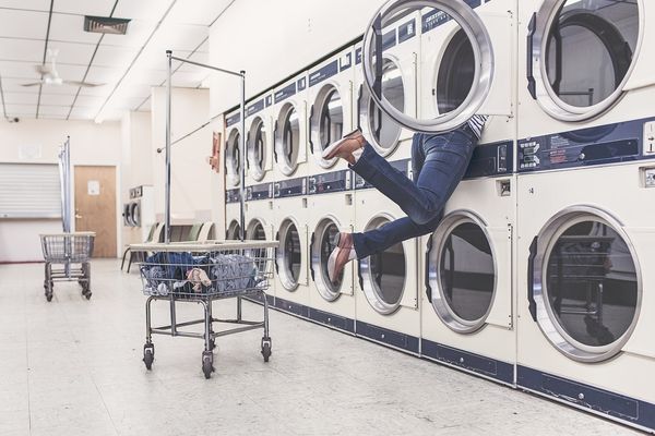 Świeże i czyste wnętrza – poradnik wyboru chemii gospodarczej